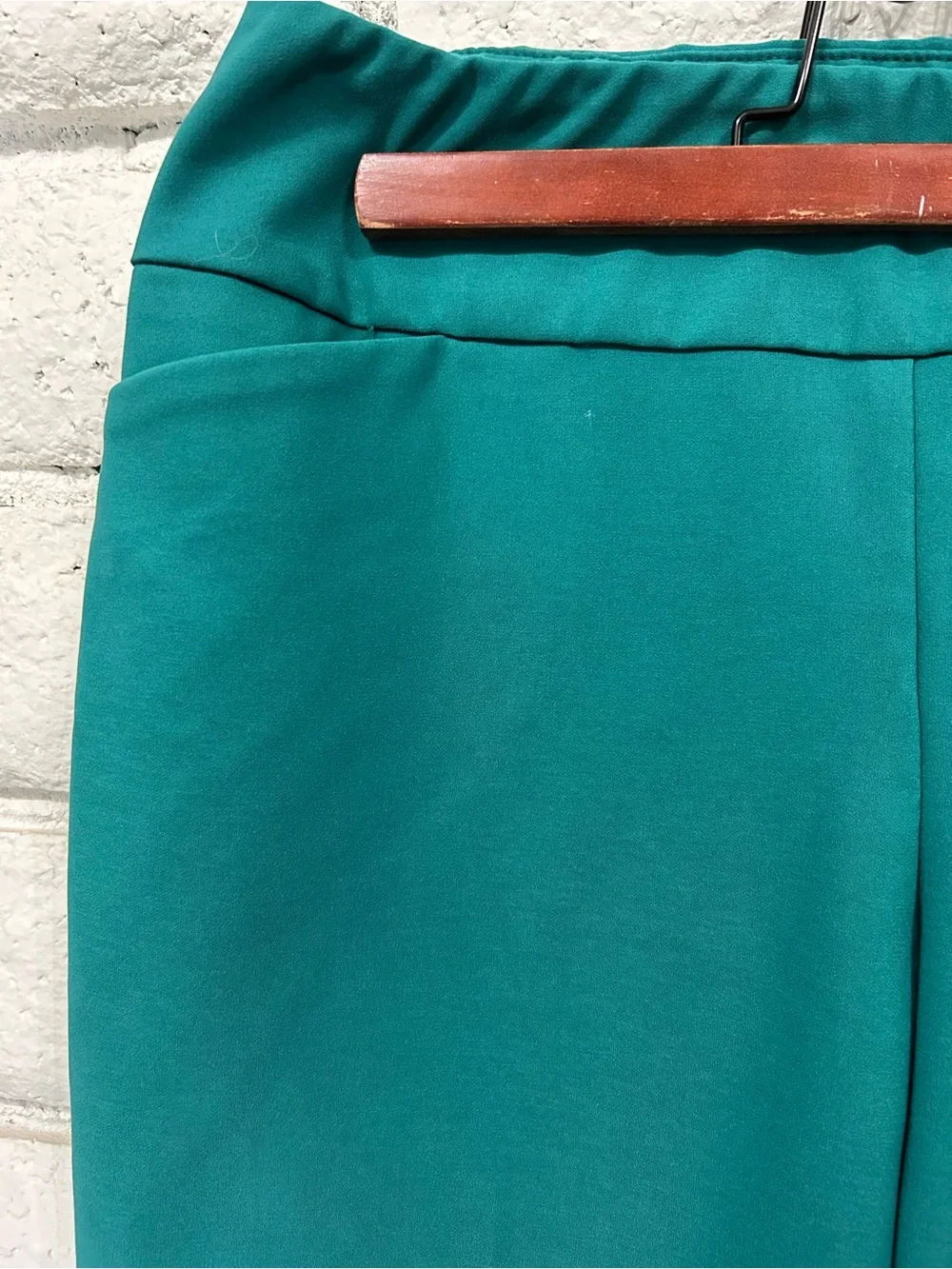 up! Emerald Green Pull-On Ankle Pants Women’s Size 6 Stretch Career Crop
